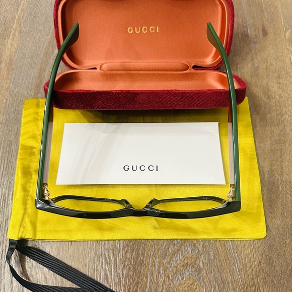 Gucci reading glasses. Lens has script. - Picture 5 of 7